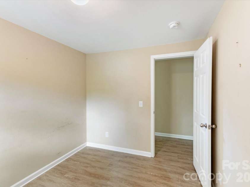 407 Main Street, Brevard, NC 28712.  MLS# CAR4382396, YatesRealty ID 27751. 