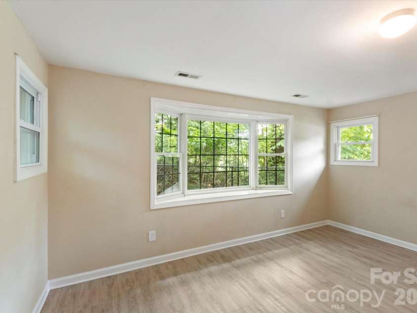 407 Main Street, Brevard, NC 28712.  MLS# CAR4382396, YatesRealty ID 27751. 