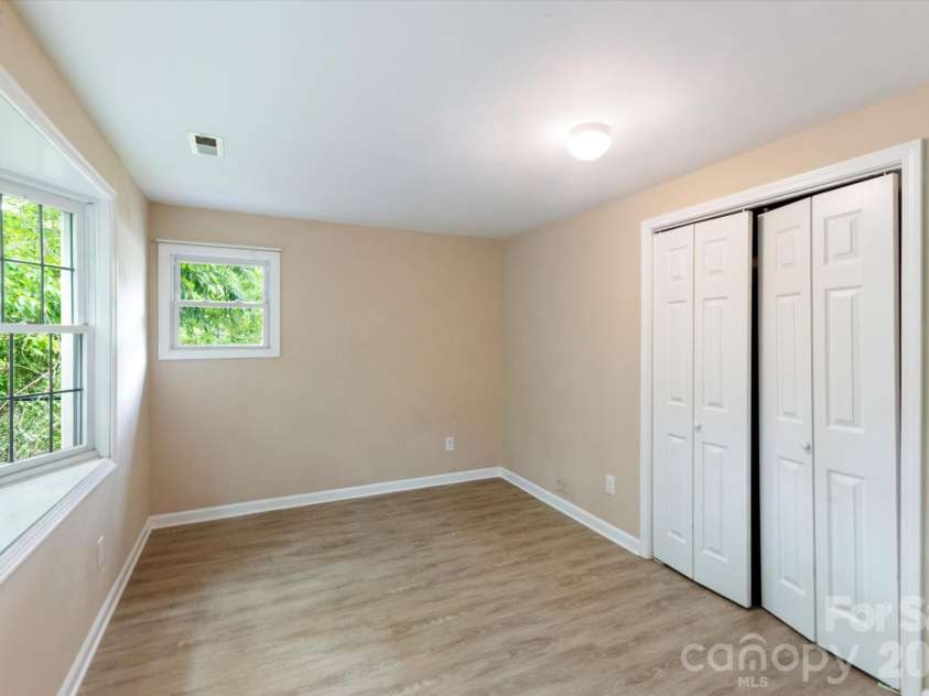 407 Main Street, Brevard, NC 28712.  MLS# CAR4382396, YatesRealty ID 27751. 