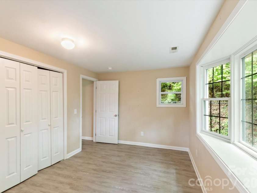 407 Main Street, Brevard, NC 28712.  MLS# CAR4382396, YatesRealty ID 27751. 