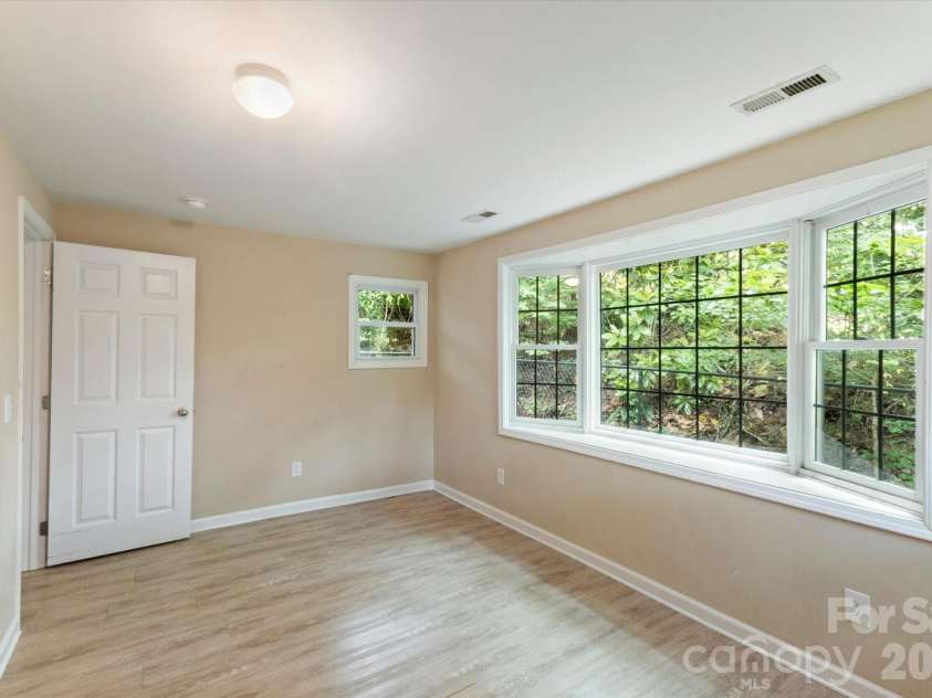 407 Main Street, Brevard, NC 28712.  MLS# CAR4382396, YatesRealty ID 27751. 
