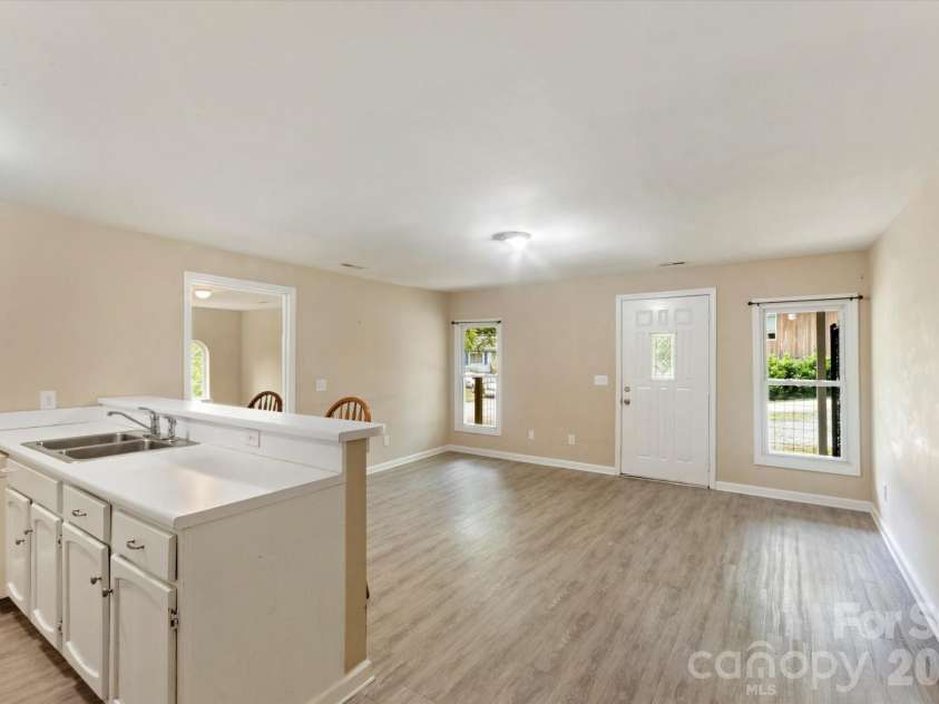 407 Main Street, Brevard, NC 28712.  MLS# CAR4382396, YatesRealty ID 27751. 
