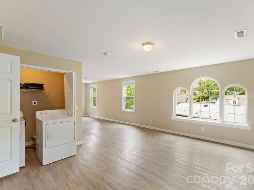 407 Main Street, Brevard, NC 28712.  MLS# CAR4382396, YatesRealty ID 27751. 