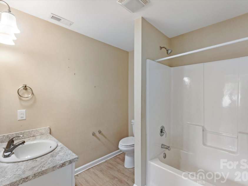 407 Main Street, Brevard, NC 28712.  MLS# CAR4382396, YatesRealty ID 27751. 