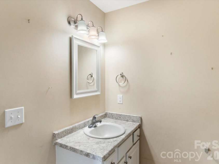 407 Main Street, Brevard, NC 28712.  MLS# CAR4382396, YatesRealty ID 27751. 