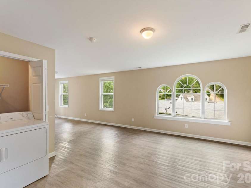 407 Main Street, Brevard, NC 28712.  MLS# CAR4382396, YatesRealty ID 27751. 