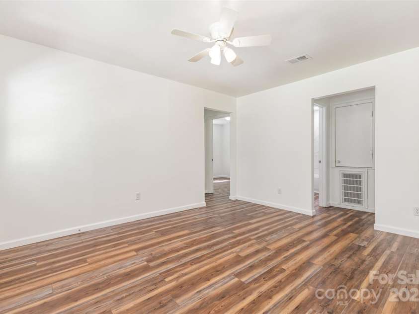 244 6TH Avenue, Hickory, NC 28602.  MLS# CAR4282808, YatesRealty ID 27752. Living Room