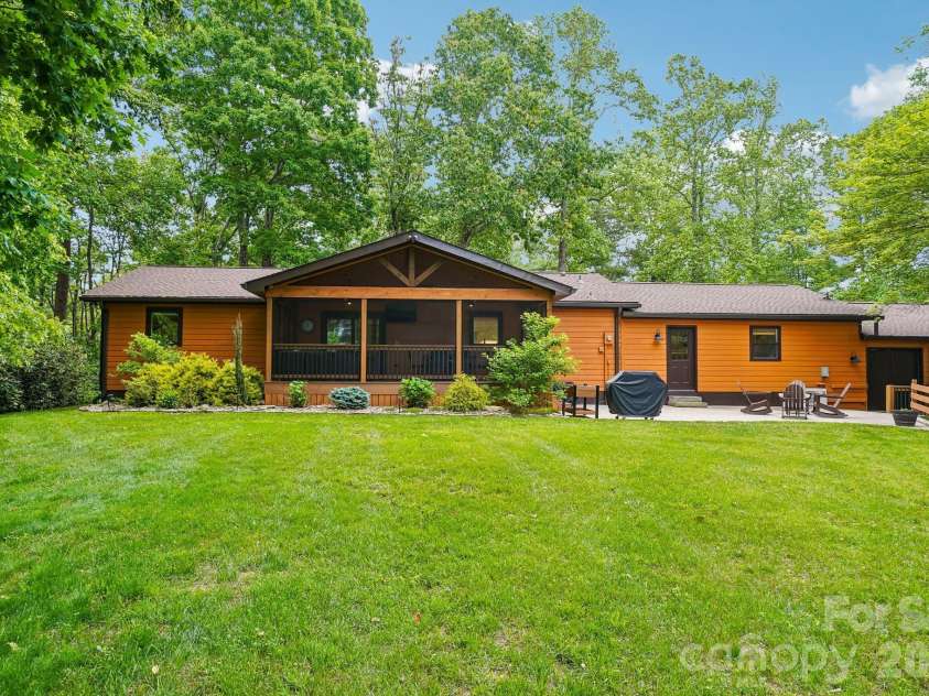 3229 Bearwallow Road, Hendersonville, NC 28792.  MLS# CAR4389185, YatesRealty ID 27752. 