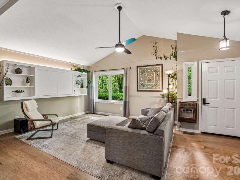 3229 Bearwallow Road, Hendersonville, NC 28792.  MLS# CAR4389185, YatesRealty ID 27752. 