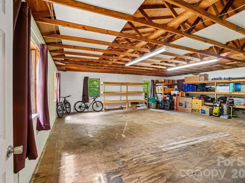 3229 Bearwallow Road, Hendersonville, NC 28792.  MLS# CAR4389185, YatesRealty ID 27752. 