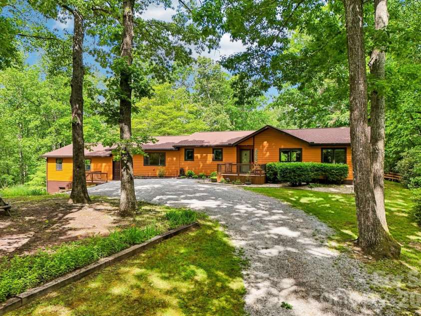 3229 Bearwallow Road, Hendersonville, NC 28792.  MLS# CAR4389185, YatesRealty ID 27752. 