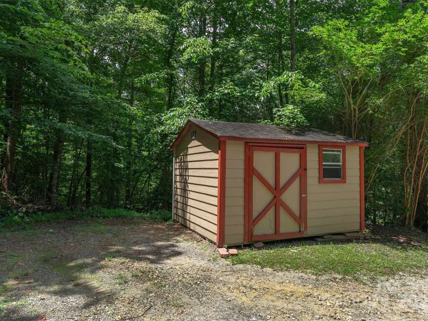 303 Barnardsville Highway, Weaverville, NC 28787.  MLS# CAR4282052, YatesRealty ID 27753. 