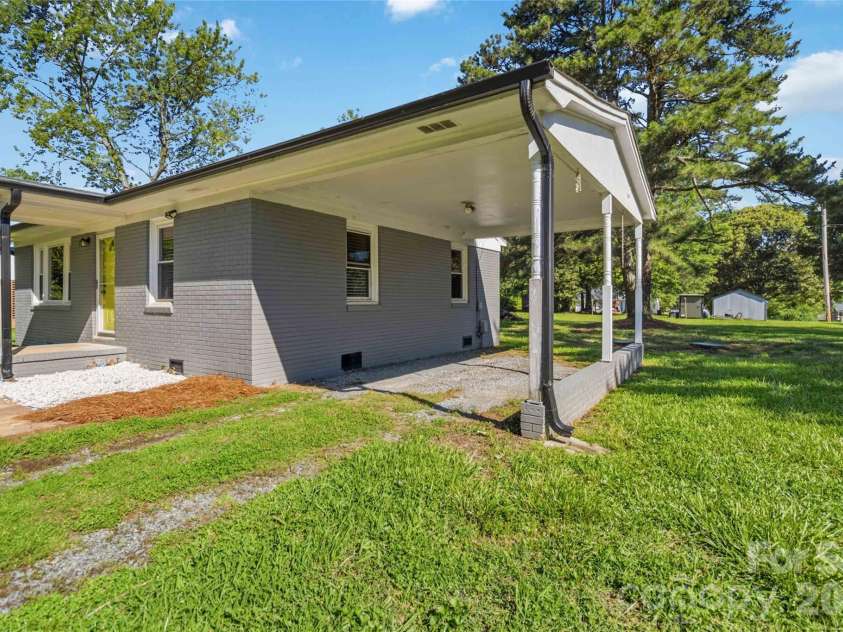 408 Sandy Ridge Road, Monroe, NC 28112.  MLS# CAR4388939, YatesRealty ID 27753. 
