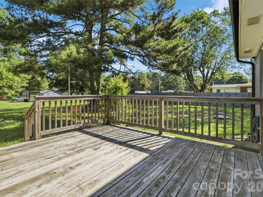 408 Sandy Ridge Road, Monroe, NC 28112.  MLS# CAR4388939, YatesRealty ID 27753. 