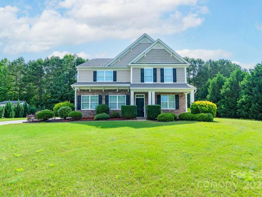 11922 Kimberfield Road, Matthews, NC 28105.  MLS# CAR4269603, YatesRealty ID 27755. 
