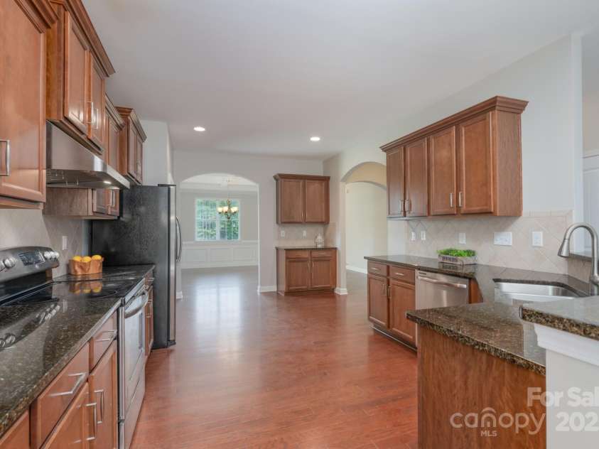 11922 Kimberfield Road, Matthews, NC 28105.  MLS# CAR4269603, YatesRealty ID 27755. 