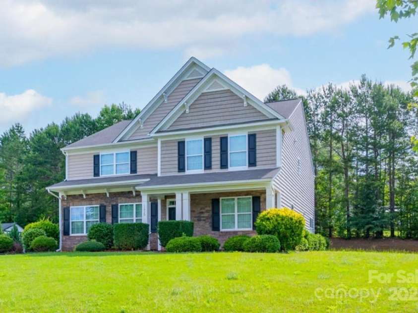 11922 Kimberfield Road, Matthews, NC 28105.  MLS# CAR4269603, YatesRealty ID 27755. 