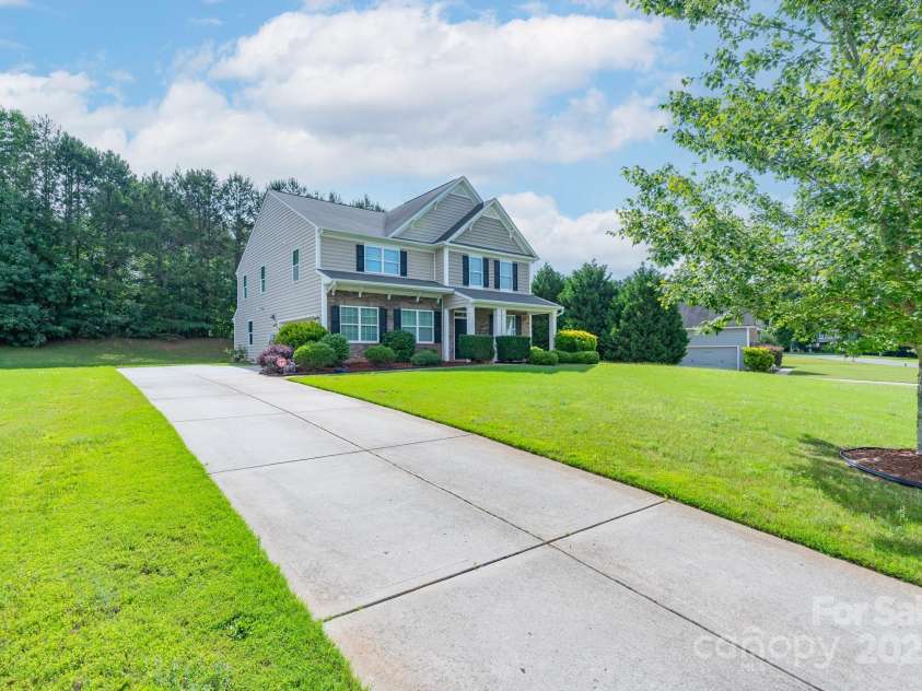 11922 Kimberfield Road, Matthews, NC 28105.  MLS# CAR4269603, YatesRealty ID 27755. 