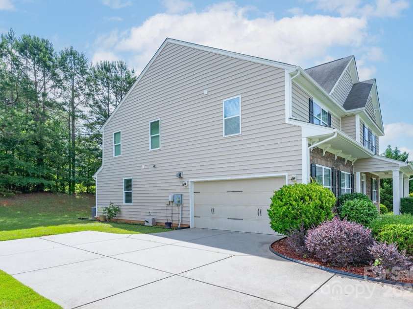 11922 Kimberfield Road, Matthews, NC 28105.  MLS# CAR4269603, YatesRealty ID 27755. 