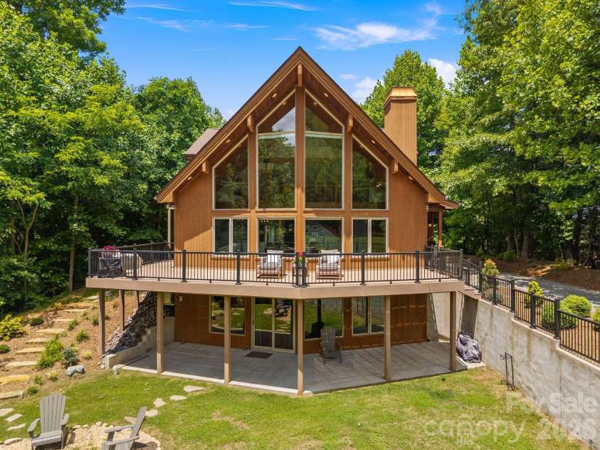 49 Western Eagle Drive, Hendersonville, NC 28792.  MLS# CAR4389447, YatesRealty ID 27755. 