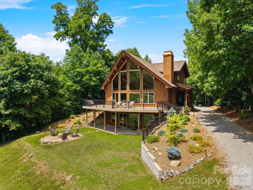 49 Western Eagle Drive, Hendersonville, NC 28792.  MLS# CAR4389447, YatesRealty ID 27755. 
