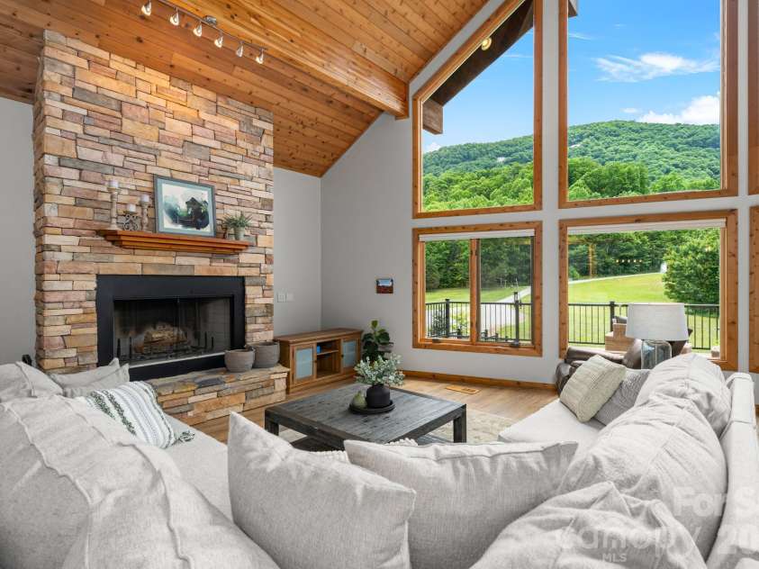 49 Western Eagle Drive, Hendersonville, NC 28792.  MLS# CAR4389447, YatesRealty ID 27755. 