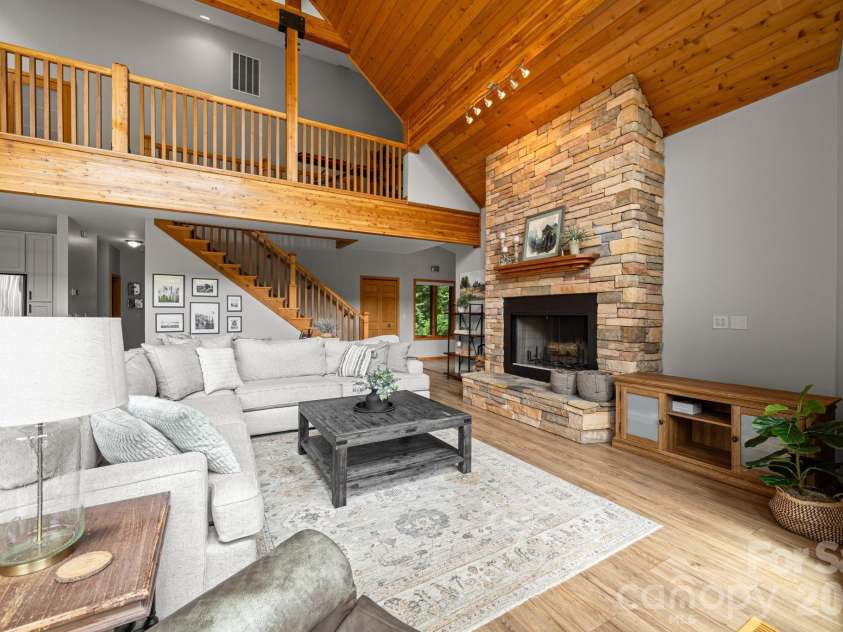 49 Western Eagle Drive, Hendersonville, NC 28792.  MLS# CAR4389447, YatesRealty ID 27755. 