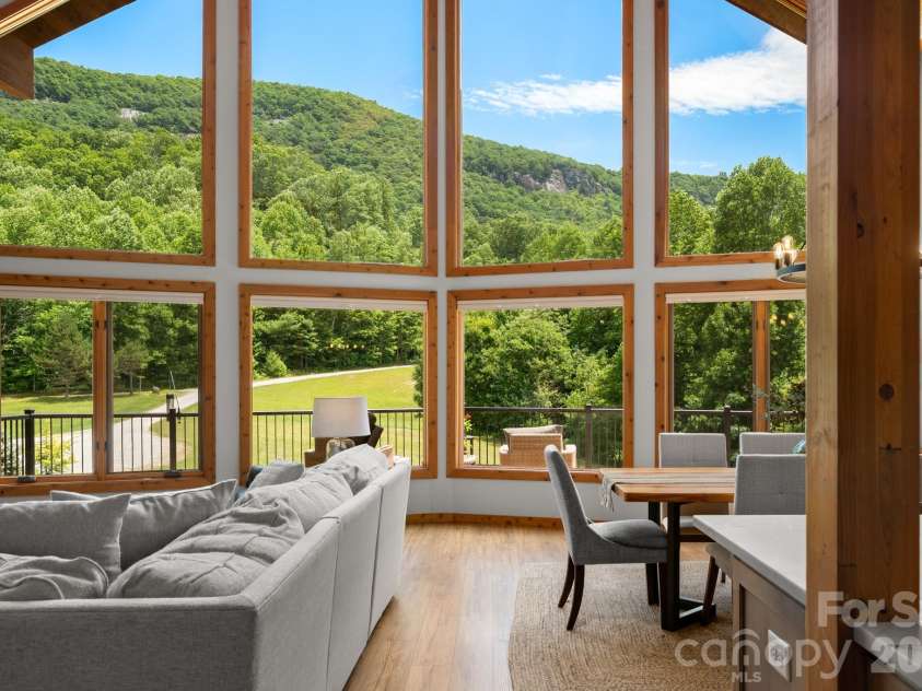 49 Western Eagle Drive, Hendersonville, NC 28792.  MLS# CAR4389447, YatesRealty ID 27755. 