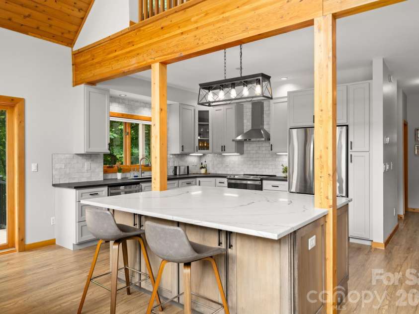49 Western Eagle Drive, Hendersonville, NC 28792.  MLS# CAR4389447, YatesRealty ID 27755. 