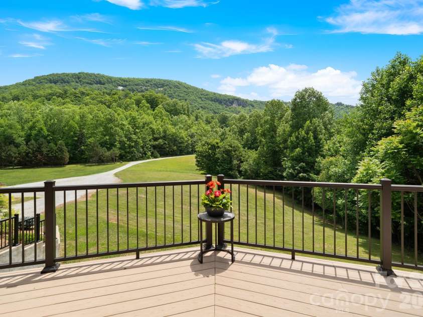 49 Western Eagle Drive, Hendersonville, NC 28792.  MLS# CAR4389447, YatesRealty ID 27755. 