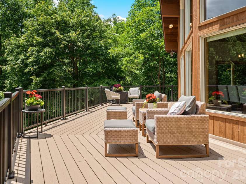 49 Western Eagle Drive, Hendersonville, NC 28792.  MLS# CAR4389447, YatesRealty ID 27755. 