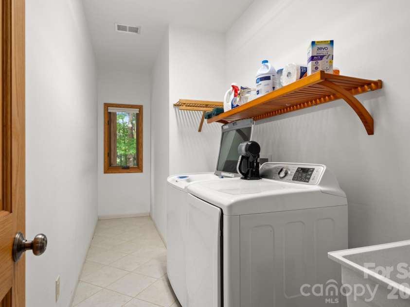 49 Western Eagle Drive, Hendersonville, NC 28792.  MLS# CAR4389447, YatesRealty ID 27755. 