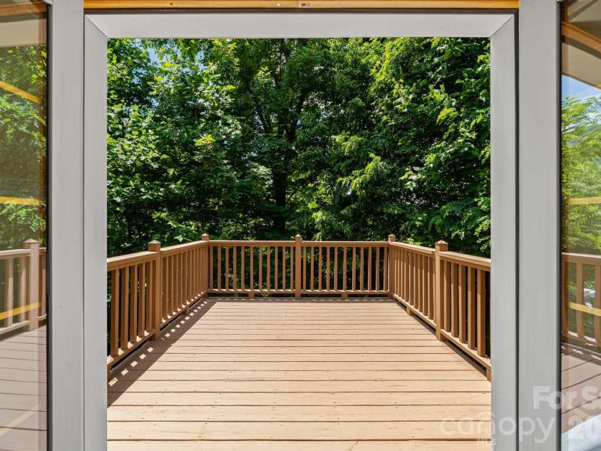 49 Western Eagle Drive, Hendersonville, NC 28792.  MLS# CAR4389447, YatesRealty ID 27755. 