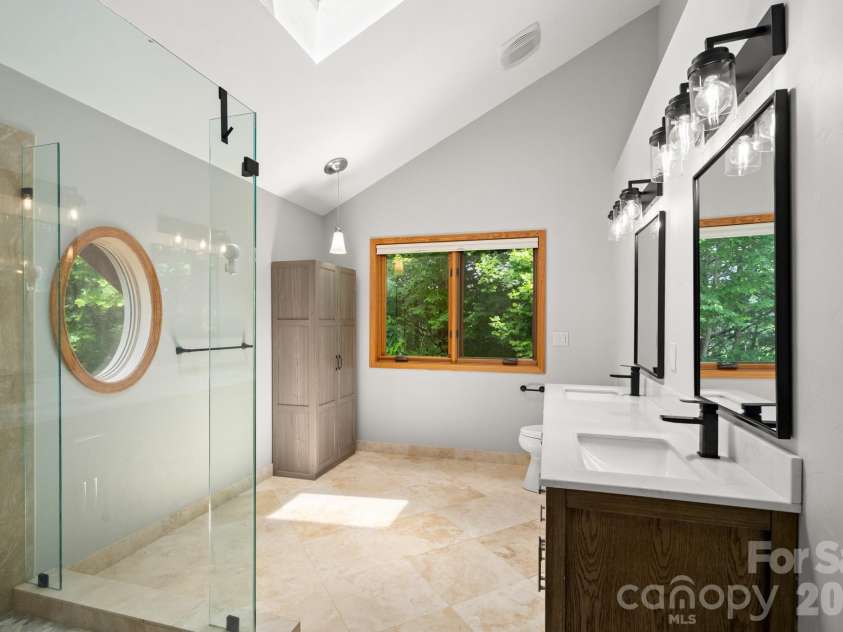 49 Western Eagle Drive, Hendersonville, NC 28792.  MLS# CAR4389447, YatesRealty ID 27755. 