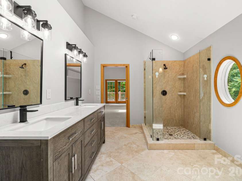 49 Western Eagle Drive, Hendersonville, NC 28792.  MLS# CAR4389447, YatesRealty ID 27755. 
