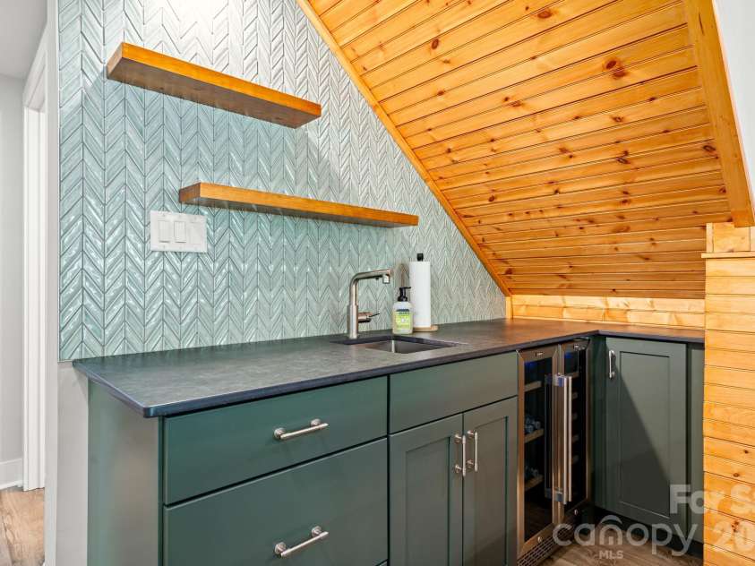 49 Western Eagle Drive, Hendersonville, NC 28792.  MLS# CAR4389447, YatesRealty ID 27755. 