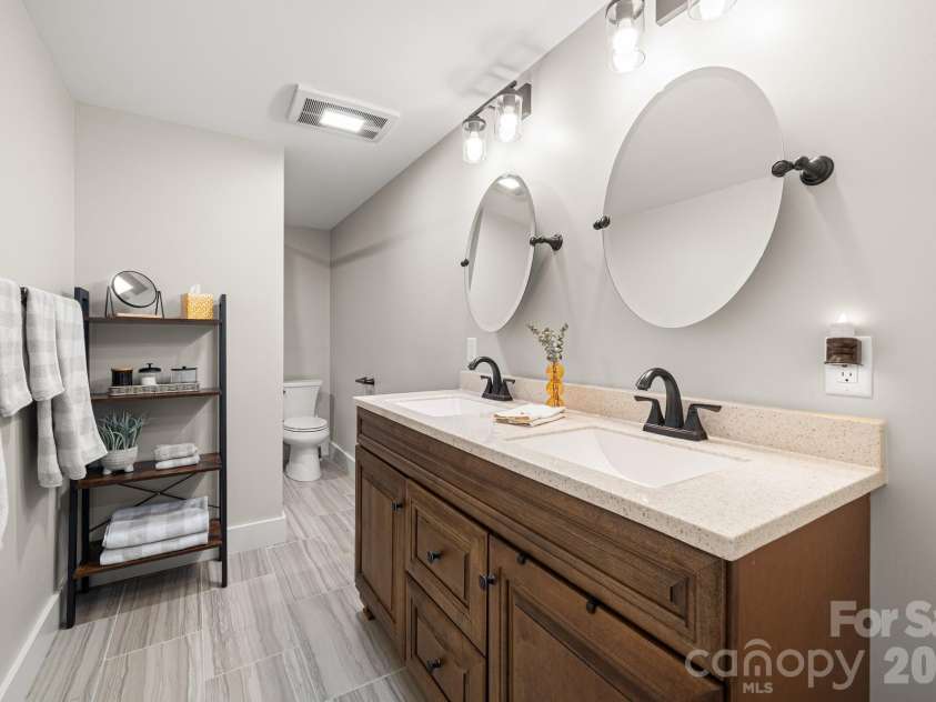 49 Western Eagle Drive, Hendersonville, NC 28792.  MLS# CAR4389447, YatesRealty ID 27755. 