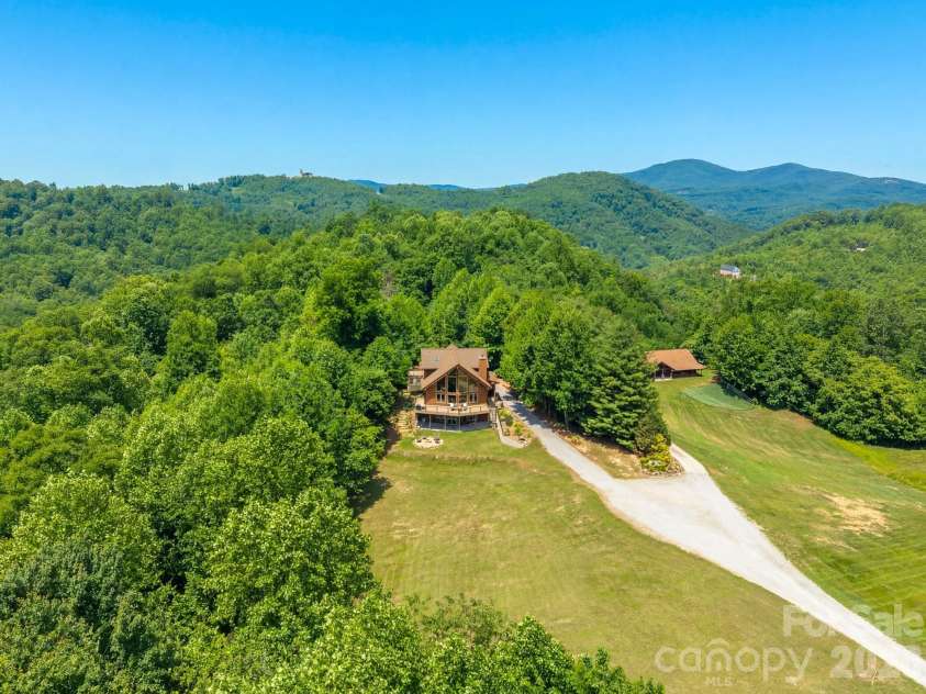 49 Western Eagle Drive, Hendersonville, NC 28792.  MLS# CAR4389447, YatesRealty ID 27755. 