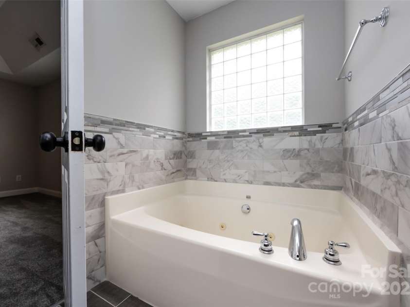 1309 Stonewyck Drive, Salisbury, NC 28146.  MLS# CAR4281489, YatesRealty ID 27756. 