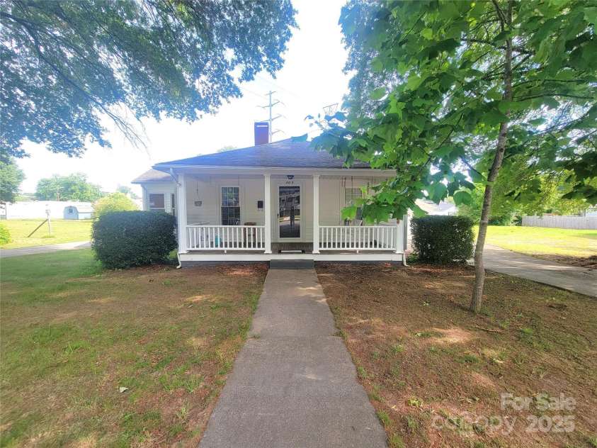 309 11th Street, Kannapolis, NC 28083.  MLS# CAR4255485, YatesRealty ID 27757. 