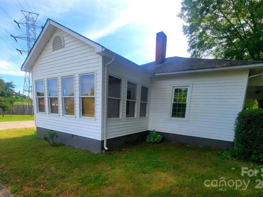 309 11th Street, Kannapolis, NC 28083.  MLS# CAR4255485, YatesRealty ID 27757. 