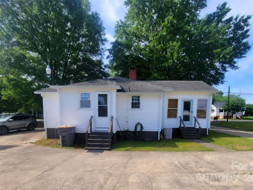 309 11th Street, Kannapolis, NC 28083.  MLS# CAR4255485, YatesRealty ID 27757. 