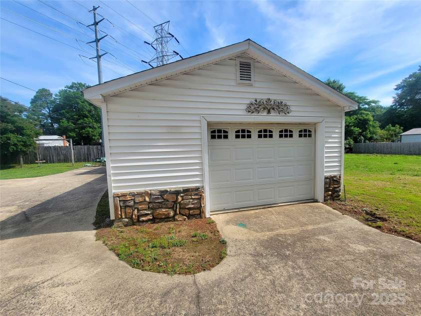 309 11th Street, Kannapolis, NC 28083.  MLS# CAR4255485, YatesRealty ID 27757. 