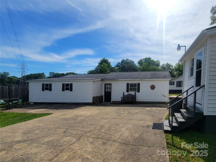 309 11th Street, Kannapolis, NC 28083.  MLS# CAR4255485, YatesRealty ID 27757. 