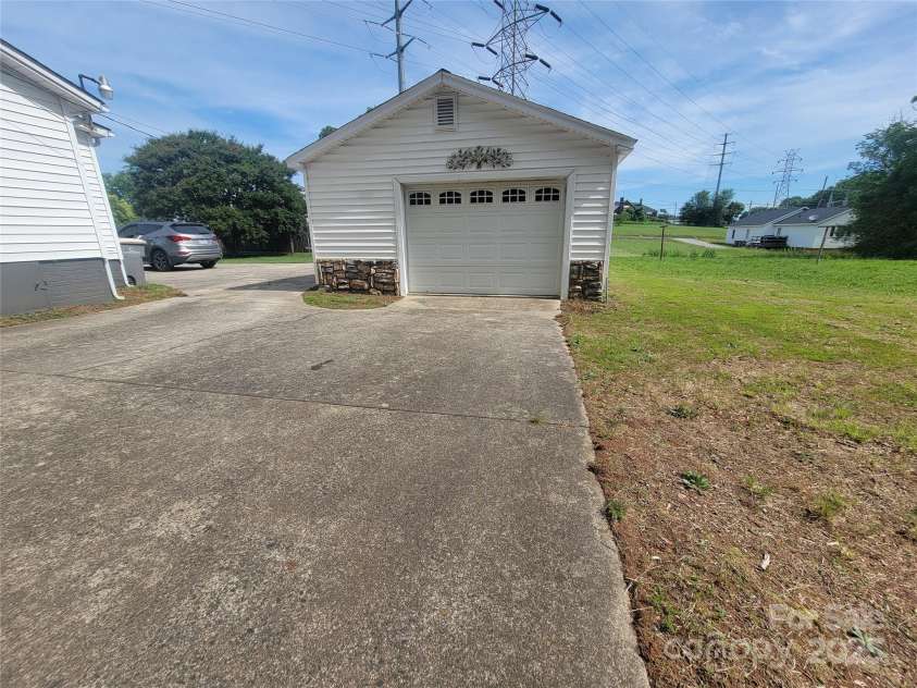 309 11th Street, Kannapolis, NC 28083.  MLS# CAR4255485, YatesRealty ID 27757. 