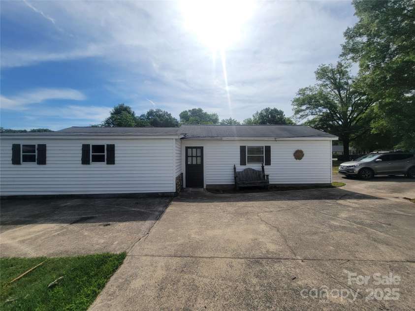 309 11th Street, Kannapolis, NC 28083.  MLS# CAR4255485, YatesRealty ID 27757. 