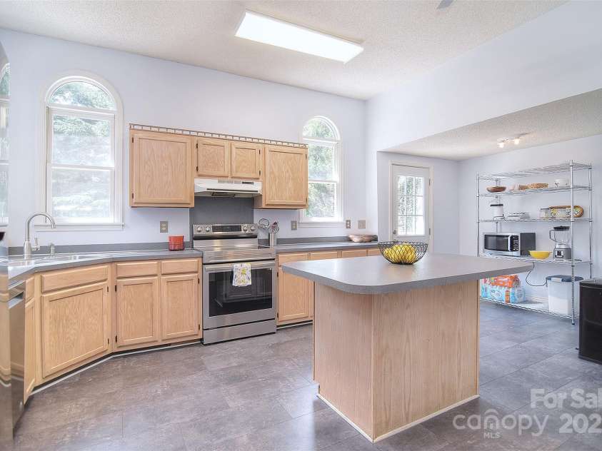 1707 Main Street, Salisbury, NC 28144.  MLS# CAR4281893, YatesRealty ID 27758. 