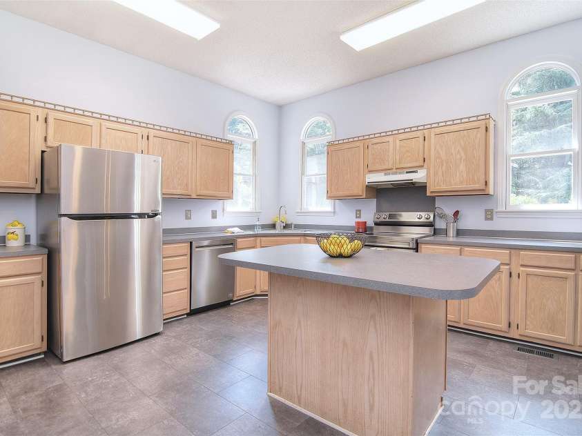 1707 Main Street, Salisbury, NC 28144.  MLS# CAR4281893, YatesRealty ID 27758. 