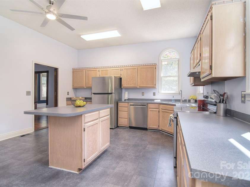 1707 Main Street, Salisbury, NC 28144.  MLS# CAR4281893, YatesRealty ID 27758. 