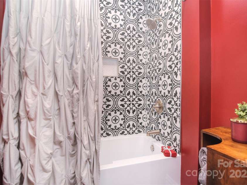 1707 Main Street, Salisbury, NC 28144.  MLS# CAR4281893, YatesRealty ID 27758. Upstairs Hall Bathroom Shower area